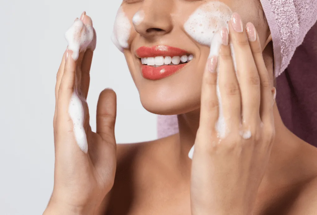 10 Detergenti viso essenziali per la tua routine 1 Detergenti per il viso