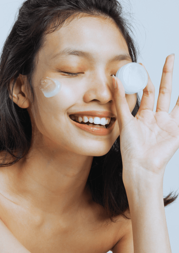 Crema viso idratante per pelli giovani: ideale per la cura della pelle giovane e la riduzione delle imperfezioni.