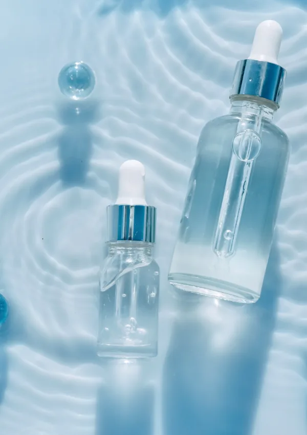 Sieri per il viso. Flacone di siero per il viso, ideale per migliorare l'idratazione e combattere le rughe.