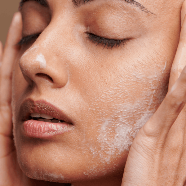 Routine viso per pelle grassa e mista: cosa usare mattina e sera