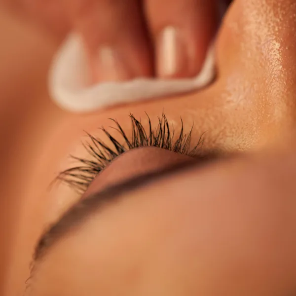 Le 7 migliori creme idratanti per pelle grassa (che non ungono)
