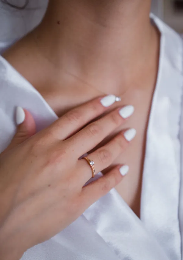 Pelle liscia e luminosa con crema per il collo e décolleté