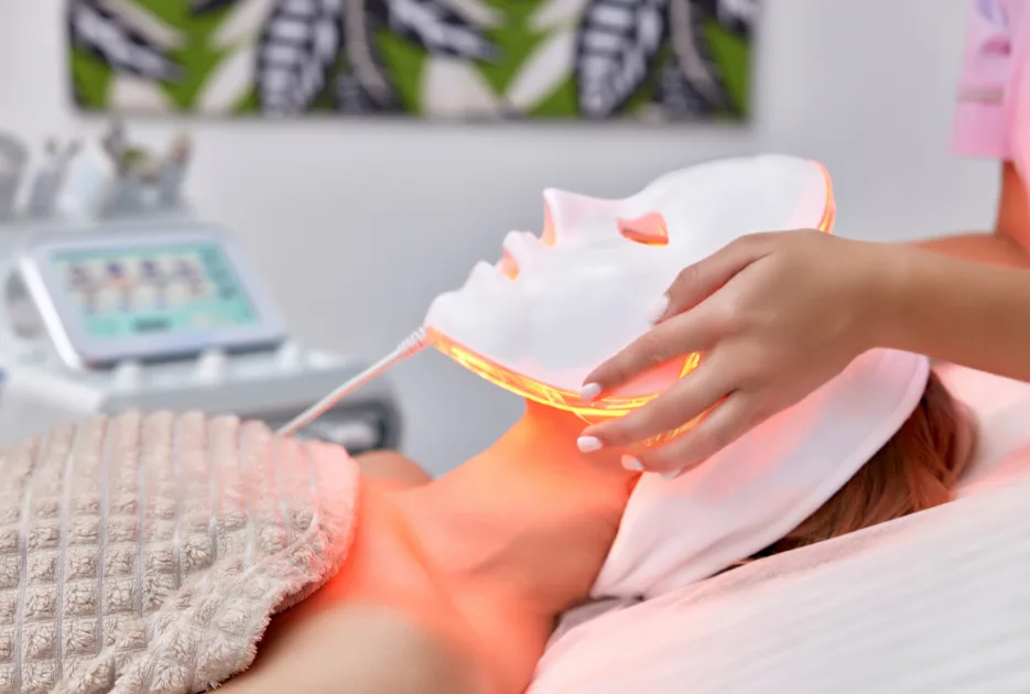 12 maschere per il viso per una pelle al top 15 Maschera viso a LED