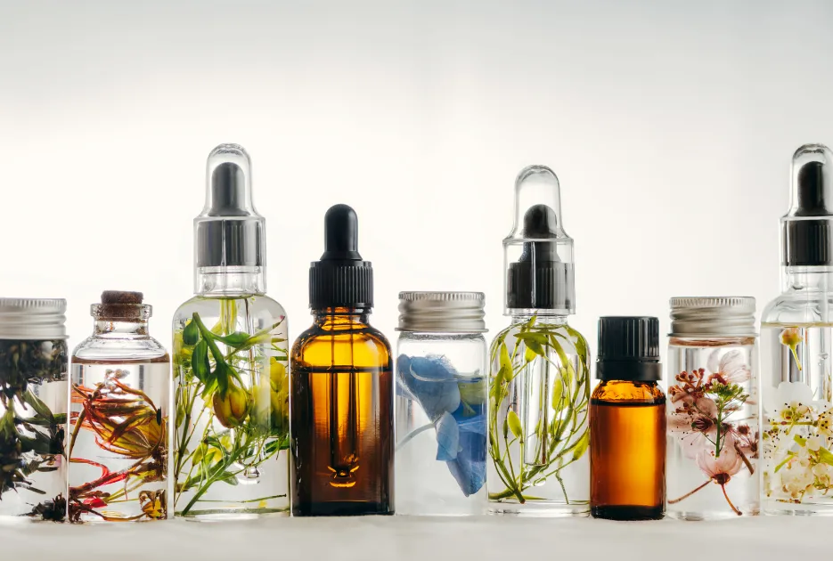 Come integrare gli oli per il viso nella vostra routine di cura: una guida completa 1 Oli per il viso da includere nella routine